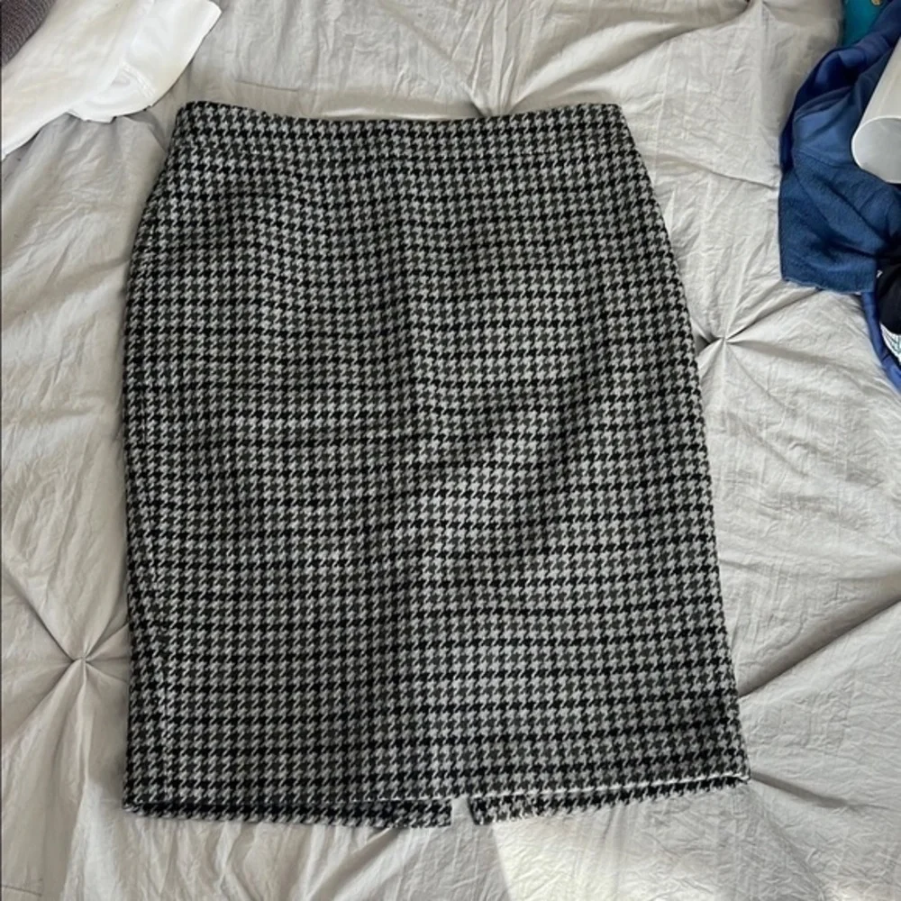 J. Crew wool blend houndstooth Black and gray Pencil Skirt Knee-Length Workwear